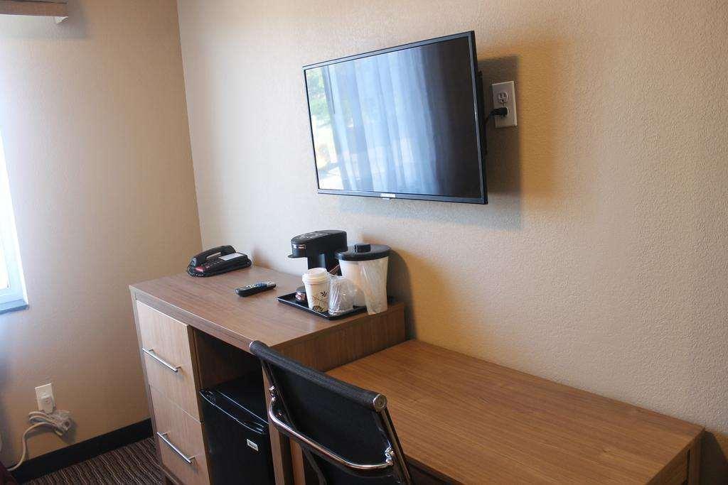 Days Inn By Wyndham Brooklyn Borough Park New York Bagian luar foto