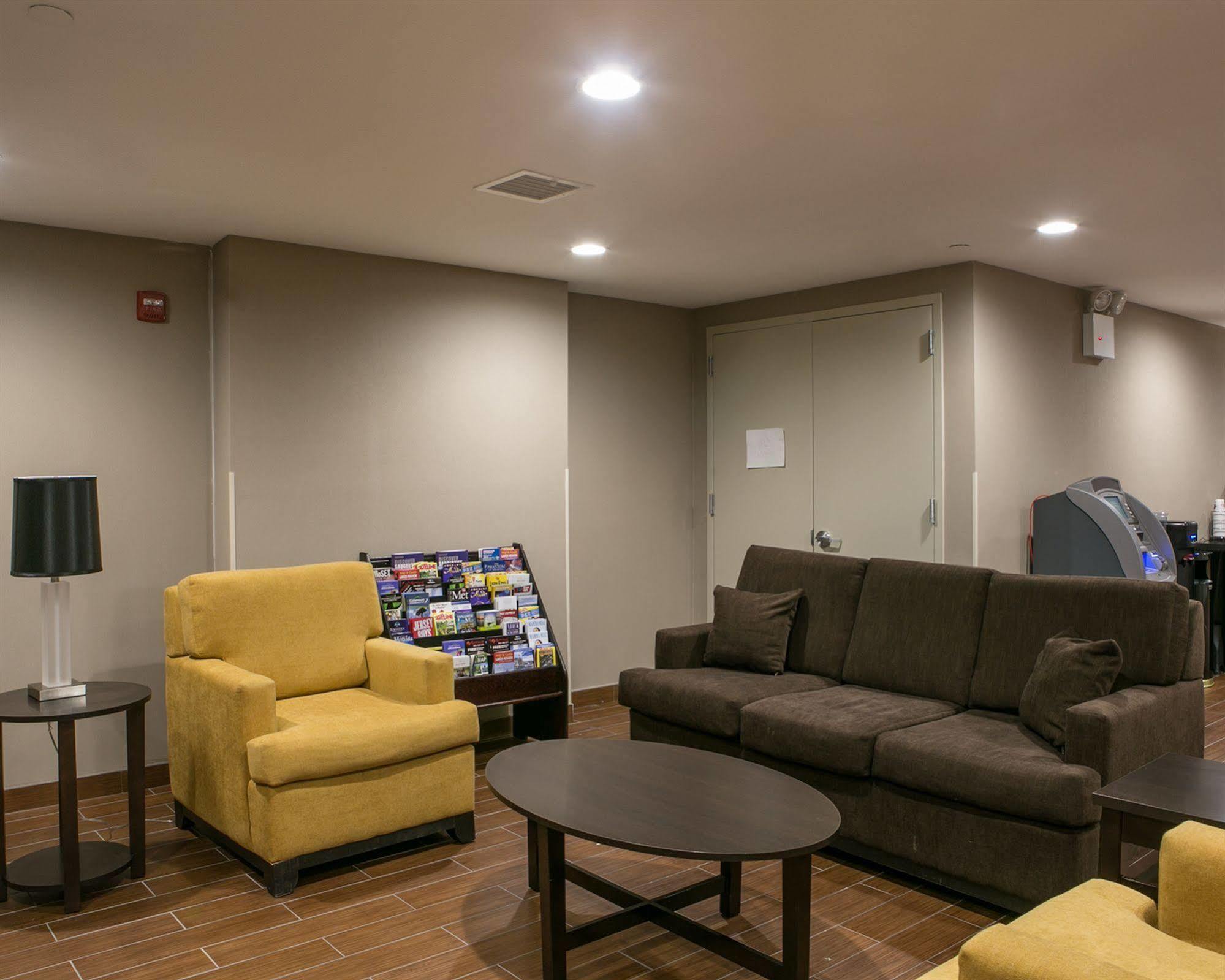 Days Inn By Wyndham Brooklyn Borough Park New York Bagian luar foto