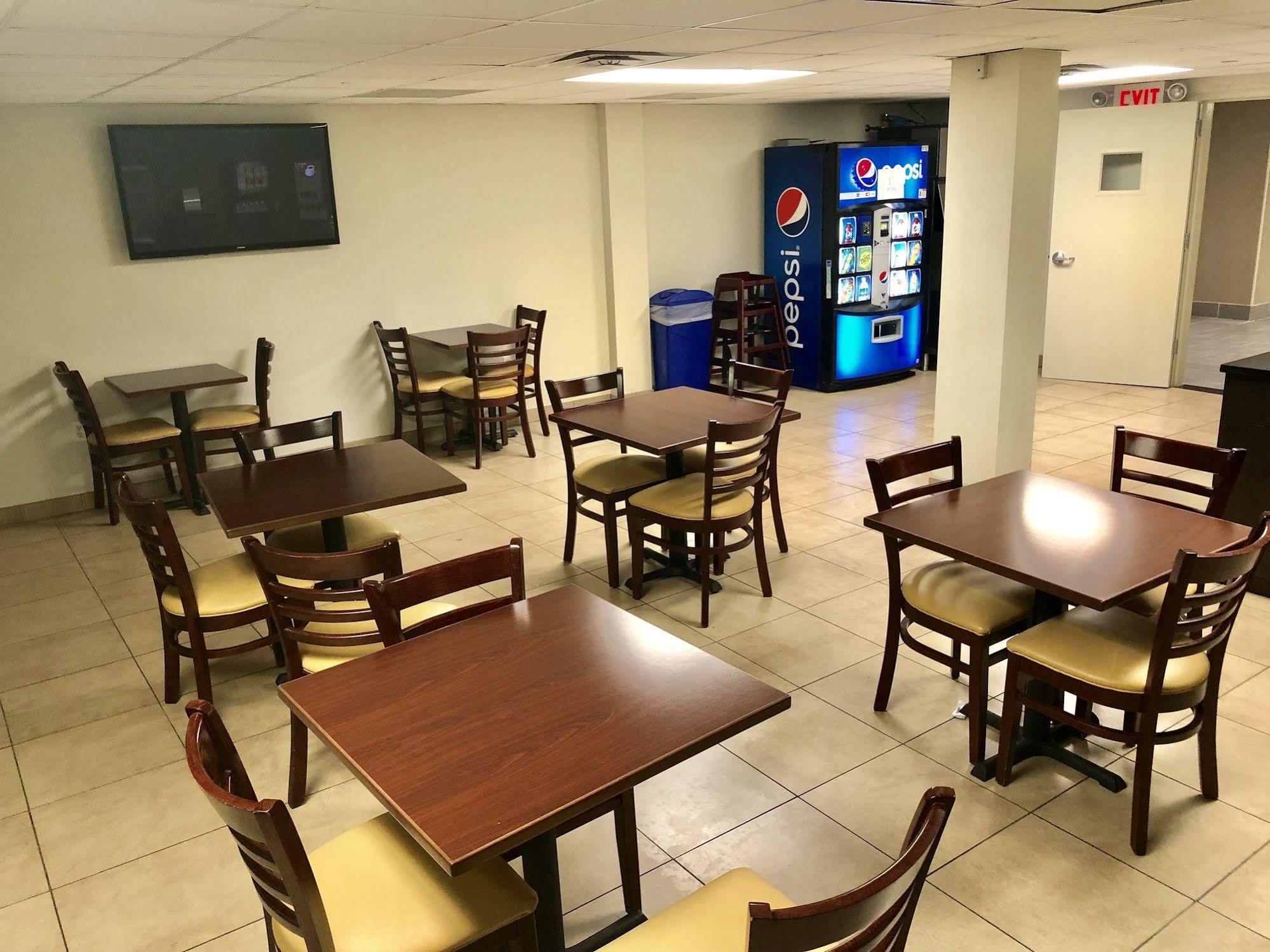 Days Inn By Wyndham Brooklyn Borough Park New York Bagian luar foto