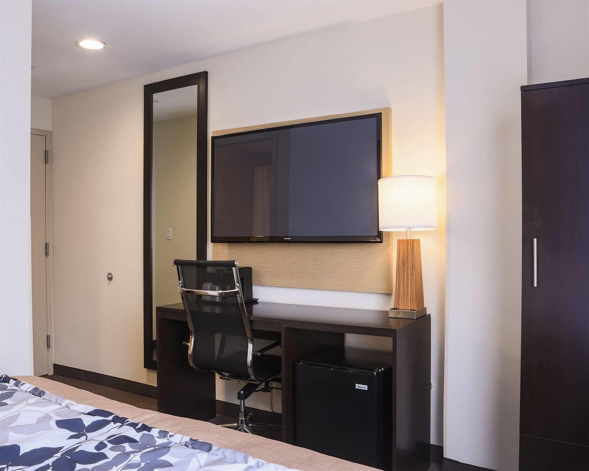 Days Inn By Wyndham Brooklyn Borough Park New York Bagian luar foto