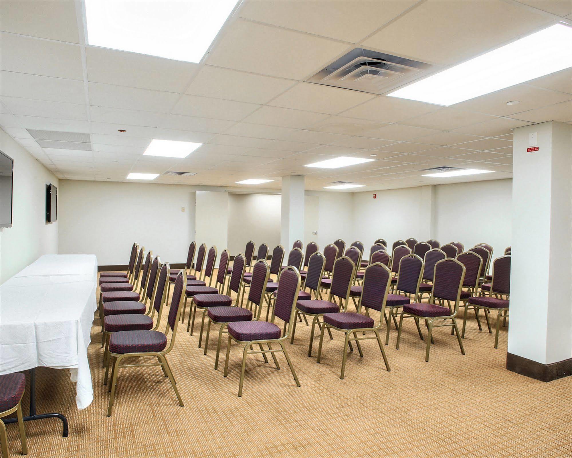 Days Inn By Wyndham Brooklyn Borough Park New York Bagian luar foto