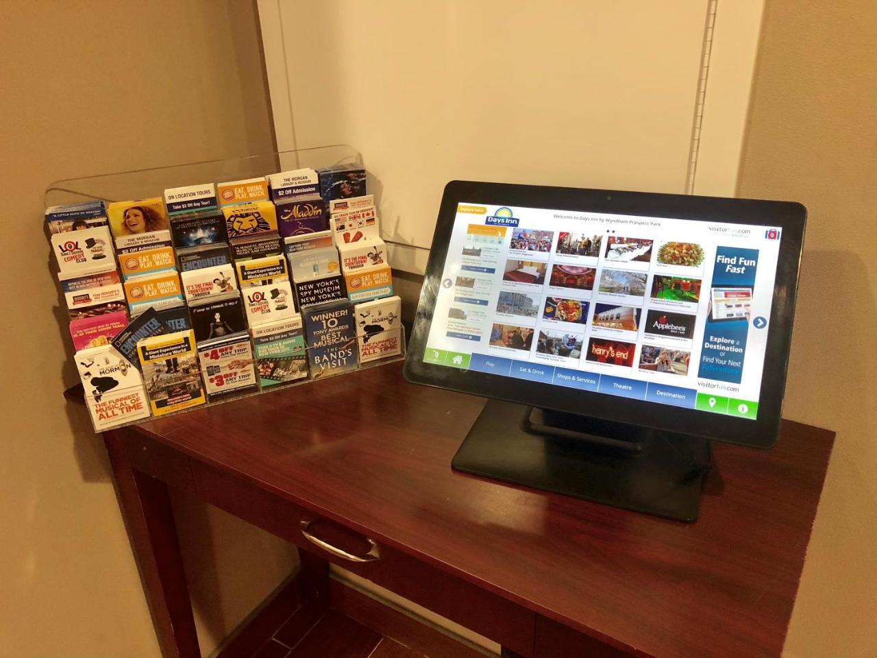 Days Inn By Wyndham Brooklyn Borough Park New York Bagian luar foto