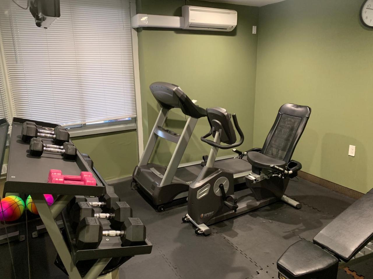 Days Inn By Wyndham Brooklyn Borough Park New York Bagian luar foto