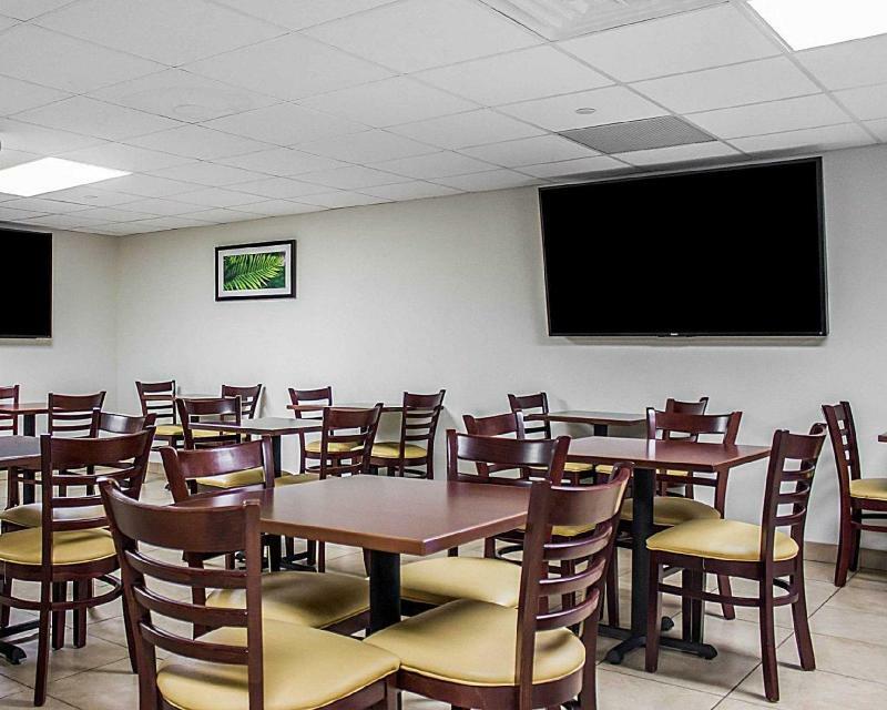 Days Inn By Wyndham Brooklyn Borough Park New York Bagian luar foto