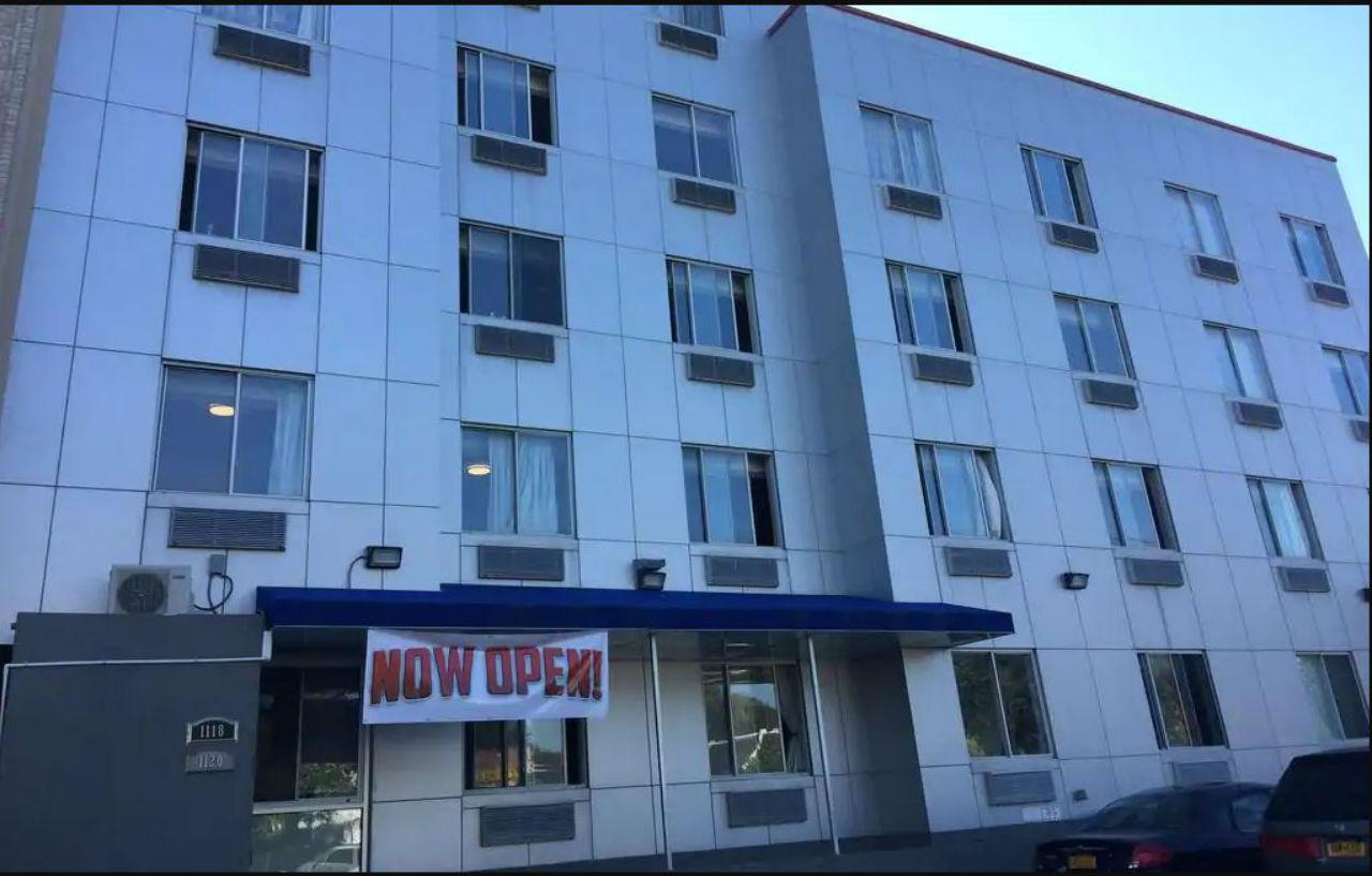 Days Inn By Wyndham Brooklyn Borough Park New York Bagian luar foto